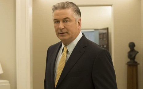 Alec Baldwin na minissérie The Looming Tower