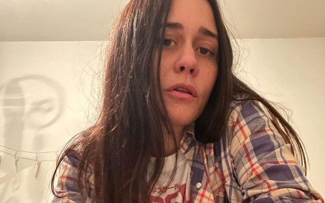 Alessandra Negrini posa para uma selfie