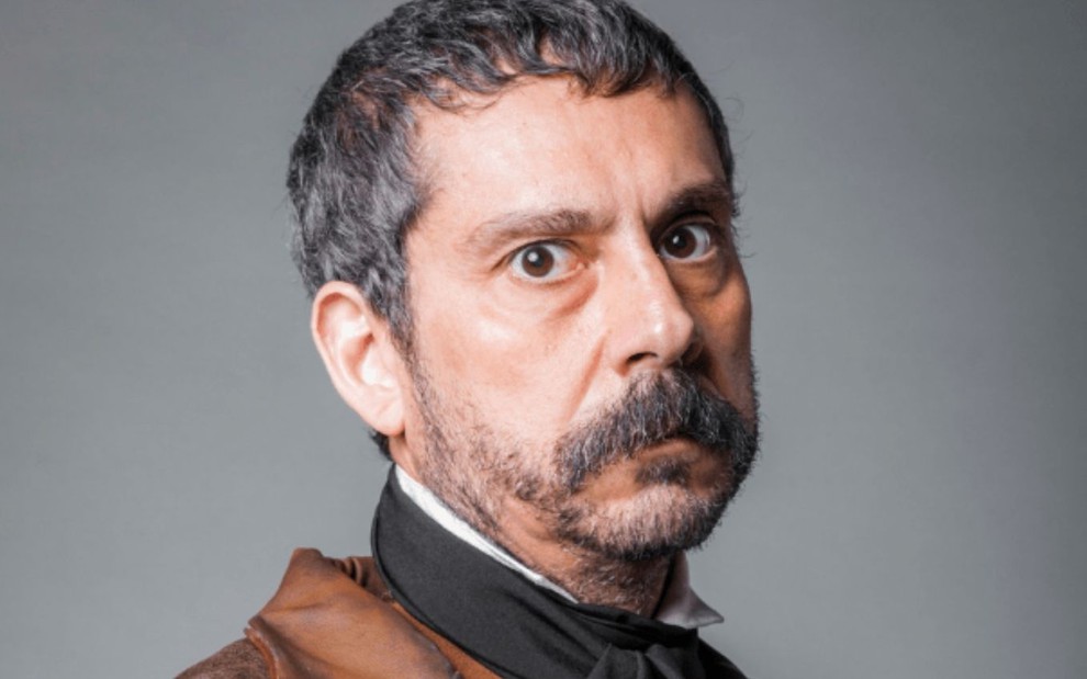 Alexandre Nero está caracterizado como Tonico da Rocha nos bastidores da novela Nos Tempos do Imperador