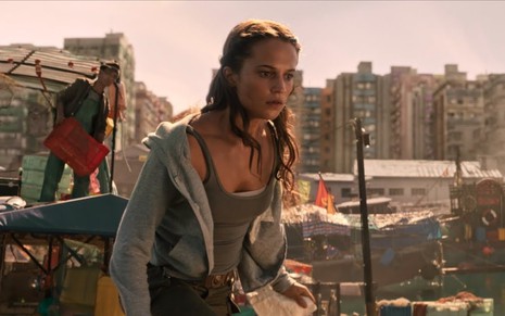 Alicia Vikander em cena de Tomb Raider - A Origem