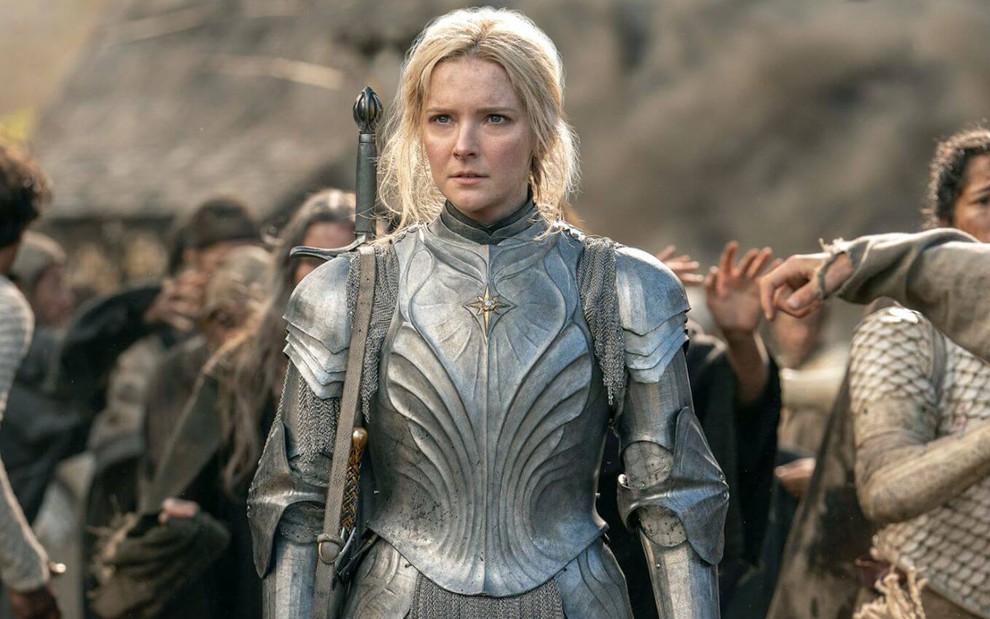 Atriz Morfydd Clark, no papel da personagem Galadriel, na série de O Senhor dos Anéis da Amazon