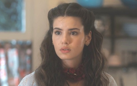 Marê (Camila Queiroz) em cena do capítulo de estreia de Amor Perfeito