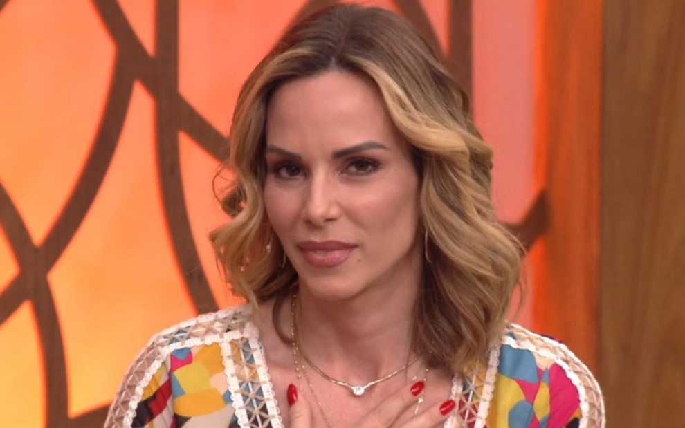 Ana Furtado chora no Encontro, na Globo