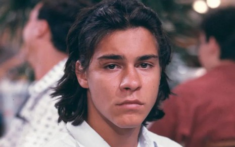 André Gonçalves caracterizado como Sandro na novela A Próxima Vítima (1995)