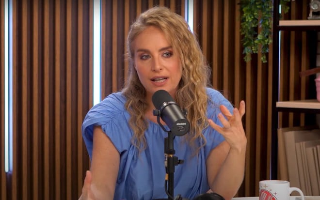 Angélica durante entrevista ao podcast Quem Pode, Pod