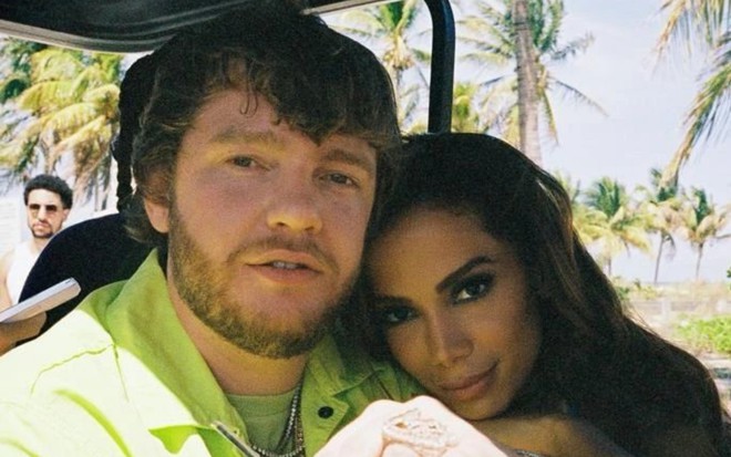 Anitta ao lado do namorado, o produtor musical Duda Beatz
