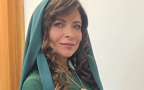 Anna Lima caracterizada para a novela Reis