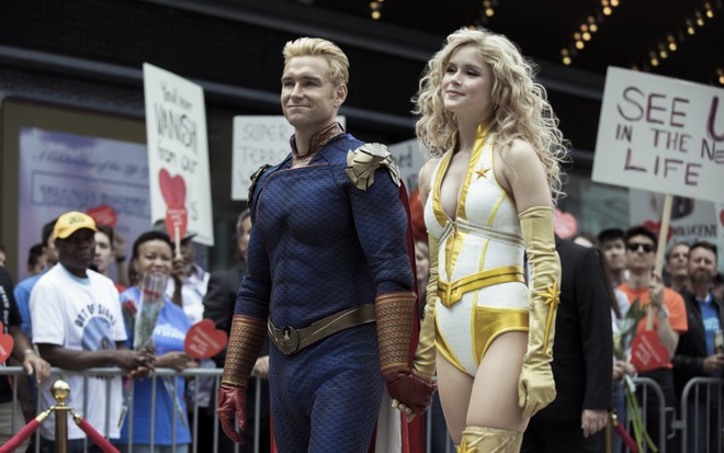 Anthony Starr ao lado de Erin Moriarty em The Boys