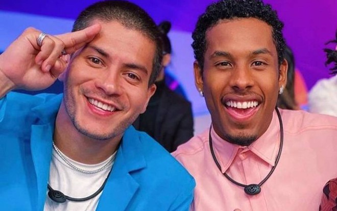 Foto de Arthur ao lado de Paulo André