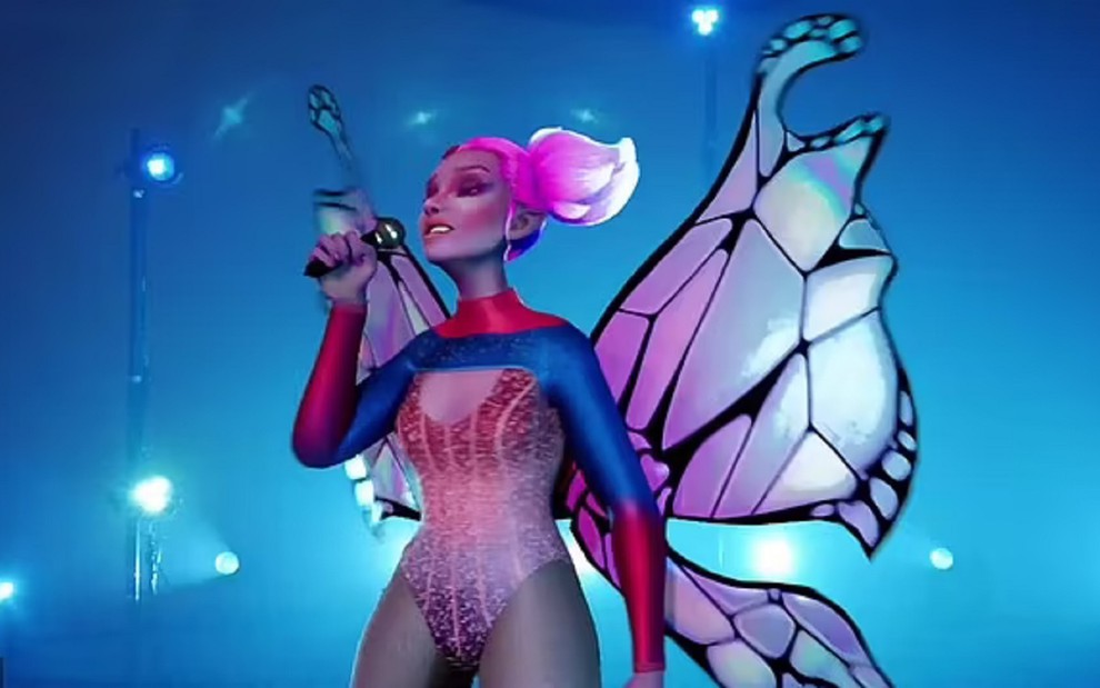 Avatar do programa Alter Ego, uma borboleta com cabelo rosa e maiô rosa