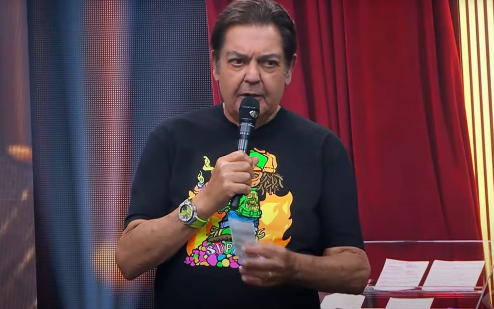 Foto do apresentador Fausto Silva em seu programa da Band