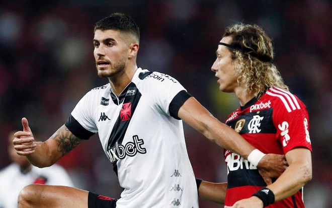 Pedro Raul (à esq.) e David Luiz em jogo Flamengo x Vasco no Maracanã, pelo Cariocãp