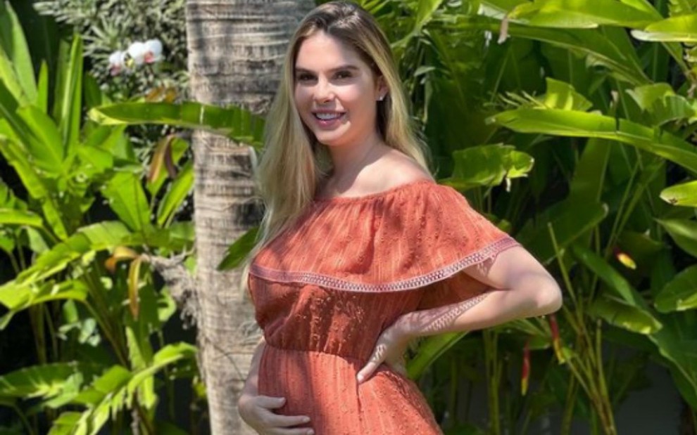 Bárbara Evans grávida em foto publicada nas redes sociais