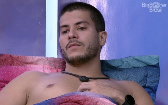 Imagem de Arthur Aguiar sem camisa no BBB 22