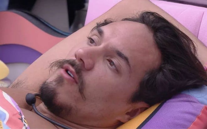 Imagem de Eliezer Netto no quarto Lollipop do BBB 22