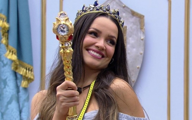 Imagem de Juliette Freire de coroa no quarto do líder do BBB21