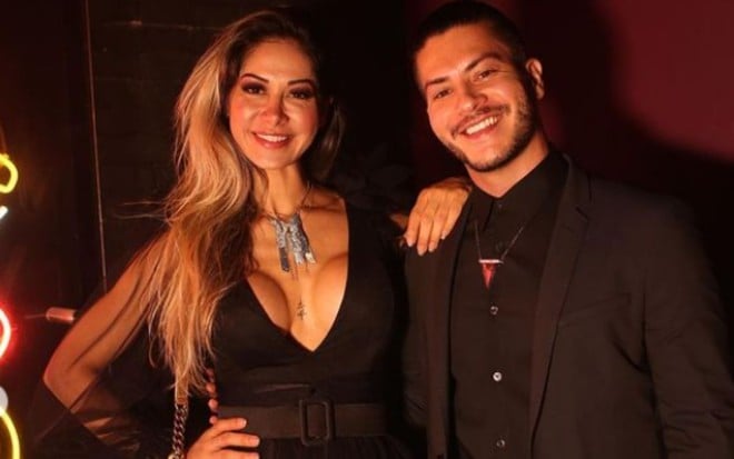 Maíra Cardi e Arthur Aguiar em foto publicada nas redes sociais