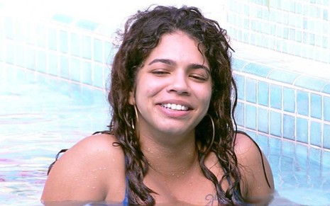 Imagem de Maria dentro da piscina do BBB 22