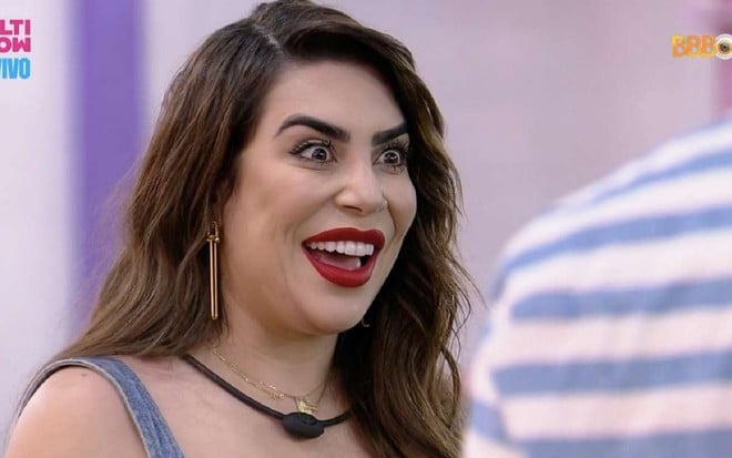 Naiara Azevedo faz uma cara de surpresa em sua entrada no BBB22