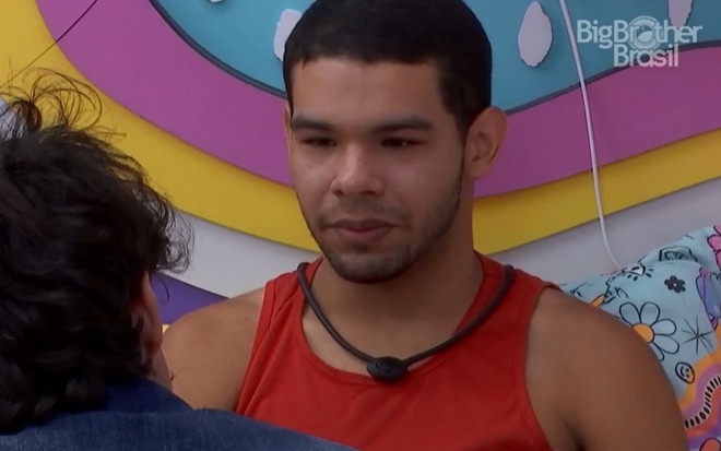 Vinicius Fernandes no quarto lollipop do BBB 22