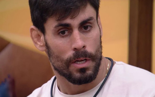 Imagem de Antônio Cara de Sapato no quarto deserto do BBB 23