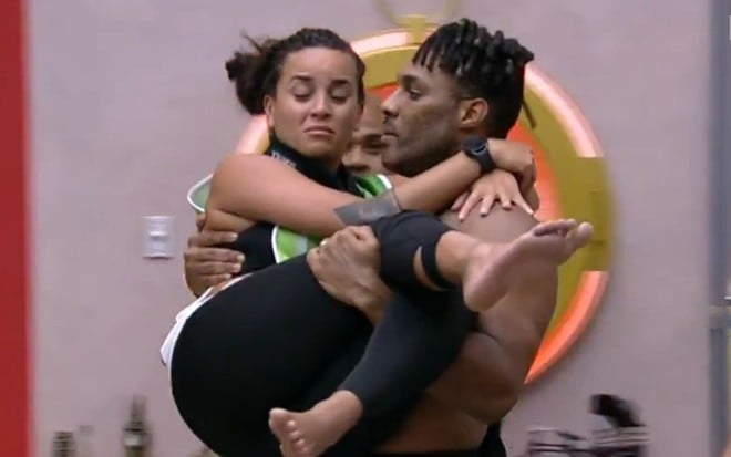 Imagem de Domitila Barros no colo de Fred Nicácio no BBB 23