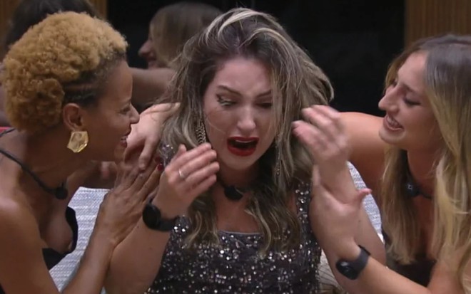 Aline Wirley e Bruna Griphao parabenizam a vitória de Amanda no BBB 23