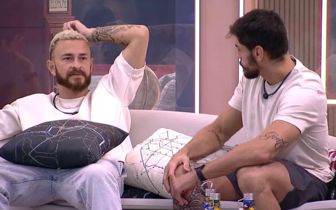 Imagem de Fred Desimpedidos (à esq.) e Antônio Cara de Sapato no BBB 23