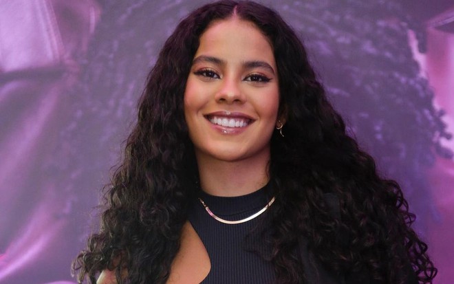 Retrato de Bella Campos, sorrindo