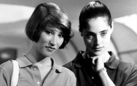 Beth Goulart e Christiane Torloni estão lado a lado em foto preto e branco da 2ª versão de Selva de Pedra (1986)