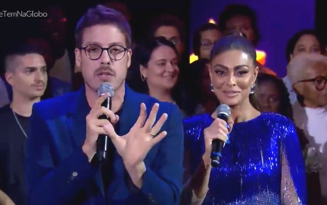 Fábio Porchat e Juliana Paes comandando o programa especial de Black Friday da Globo