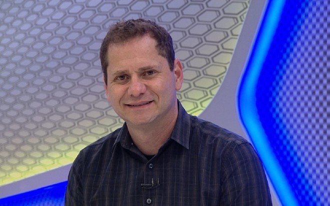 Bob Faria sorri e apresenta o Globo Esporte Minas