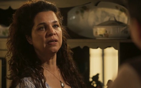 Isabel Teixeira grava cena como Maria Bruaca em Pantanal