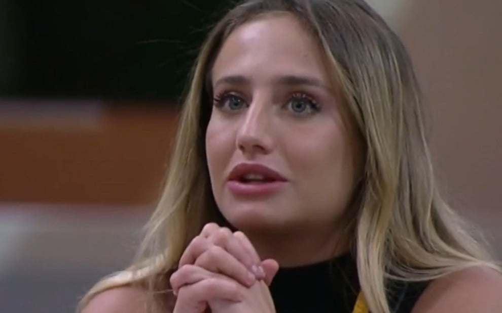 Bruna Griphao está com as mãos unidas no BBB 23