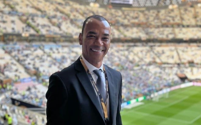 Foto de Cafu em um estádio