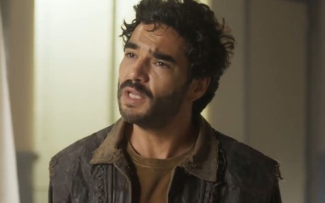 Caio Blat em cena como Pajeú na novela Mar do Sertão