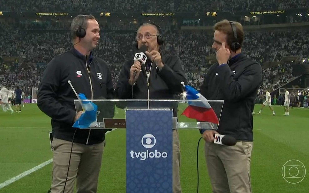 Caio Ribeiro, Galvão Bueno e Roger Flores no pré-jogo da final da Copa do Catar