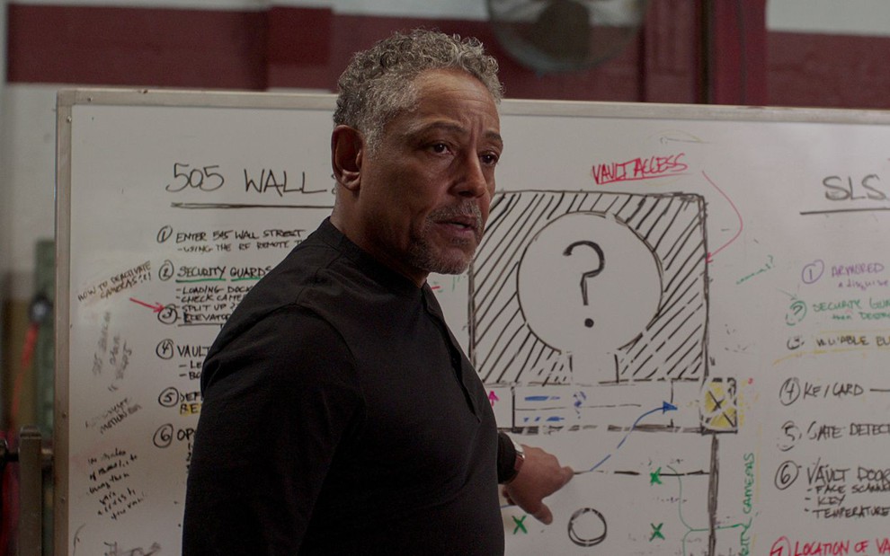 Giancarlo Esposito em cena da série Caleidoscópio, da Netflix