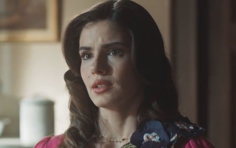 Marê (Camila Queiroz) em cena de Amor Perfeito; mocinha anunciará que se separou do médico
