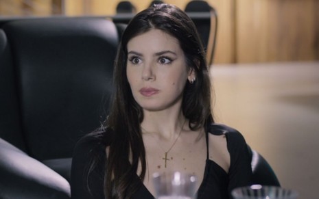 Camila Queiroz em cena como Angel na novela Verdades Secretas 2