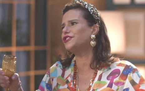 Narcisa Tamborindeguy em participação no capítulo da novela Cara e Coragem, da Globo