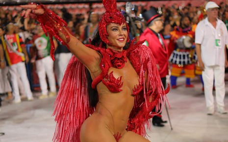 Paolla Oliveira no desfile da Grande Rio em 2022