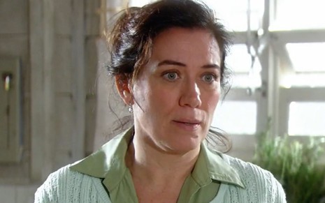 Lilia Cabral com expressão séria em cena como Catarina na novela A Favorita