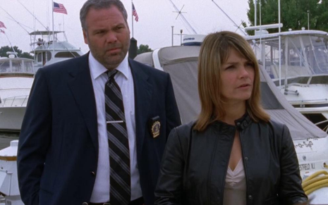 Os atores Vincent D'Onofrio e Kathryn Erbe em cena da série Law & Order: Criminal Intent, do canal norte-americano CBS