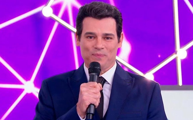 Celso Portiolli no palco do Teleton em 2018; apresentador está internado
