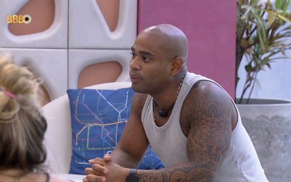 Cezar Black na varanda do BBB 23