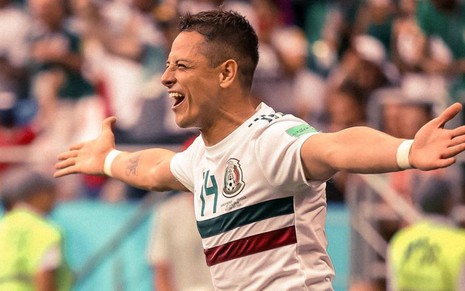 Imagem de Chicharito com a camiseta da seleção mexicana