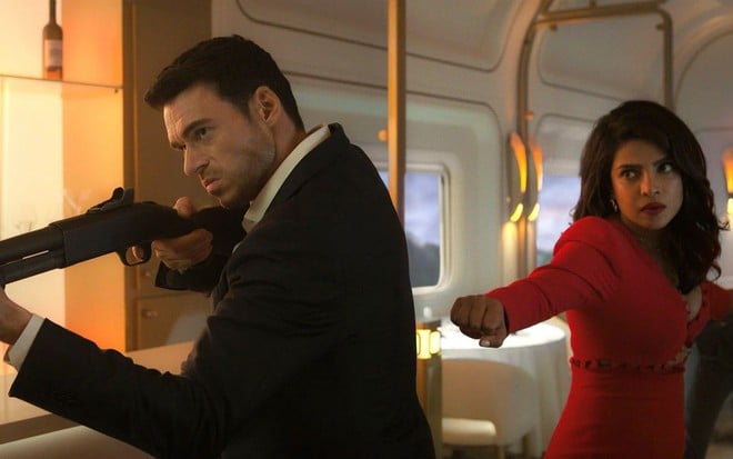 Richard Madden e Priyanka Chopra Jonas em cena da série Citadel