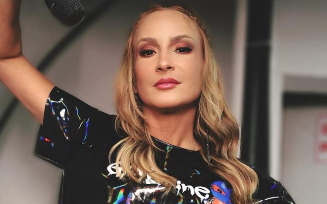 Claudia Leitte nos bastidores de seu show