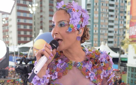 Claudia Leitte canta em bloco em Salvador